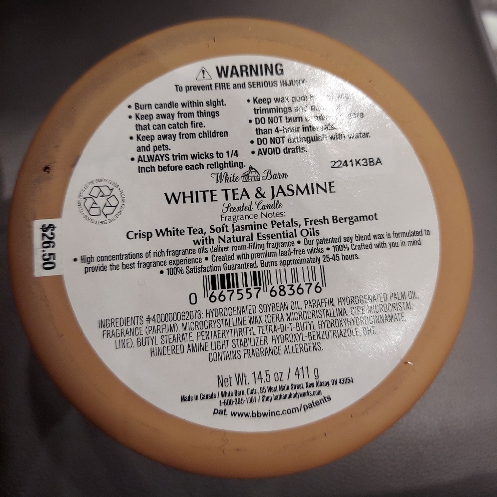 White tea and jasmine candle by bath and body works - Picture 2 of 3
